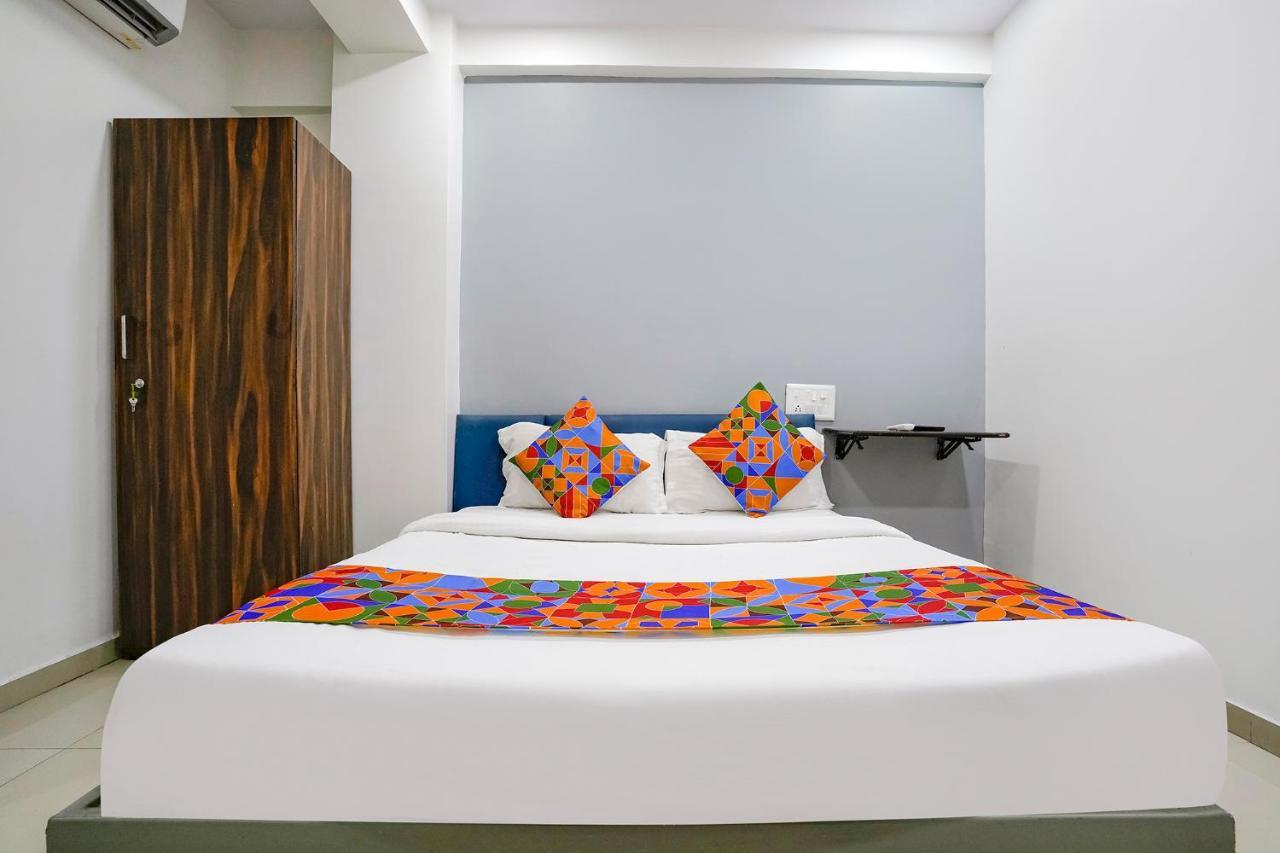 Fabexpress Blue Stone Hotel Surat Eksteriør billede