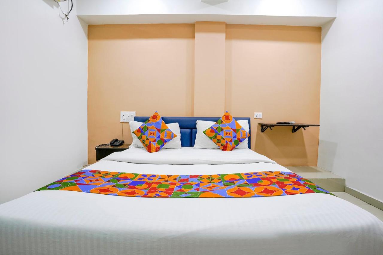 Fabexpress Blue Stone Hotel Surat Eksteriør billede